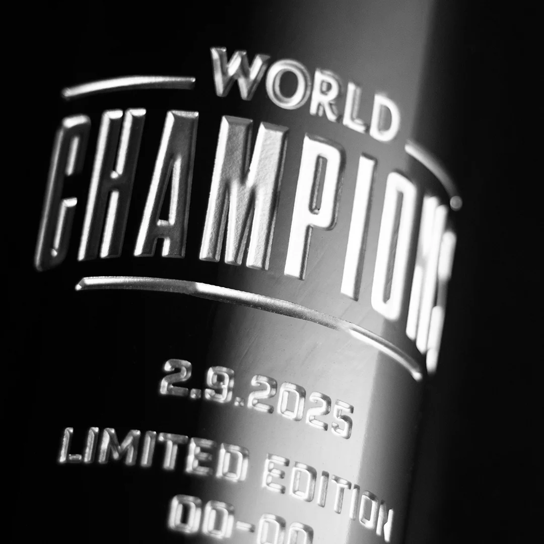 Eagles 2024 World Champions Logo Etched Wine - Image 3