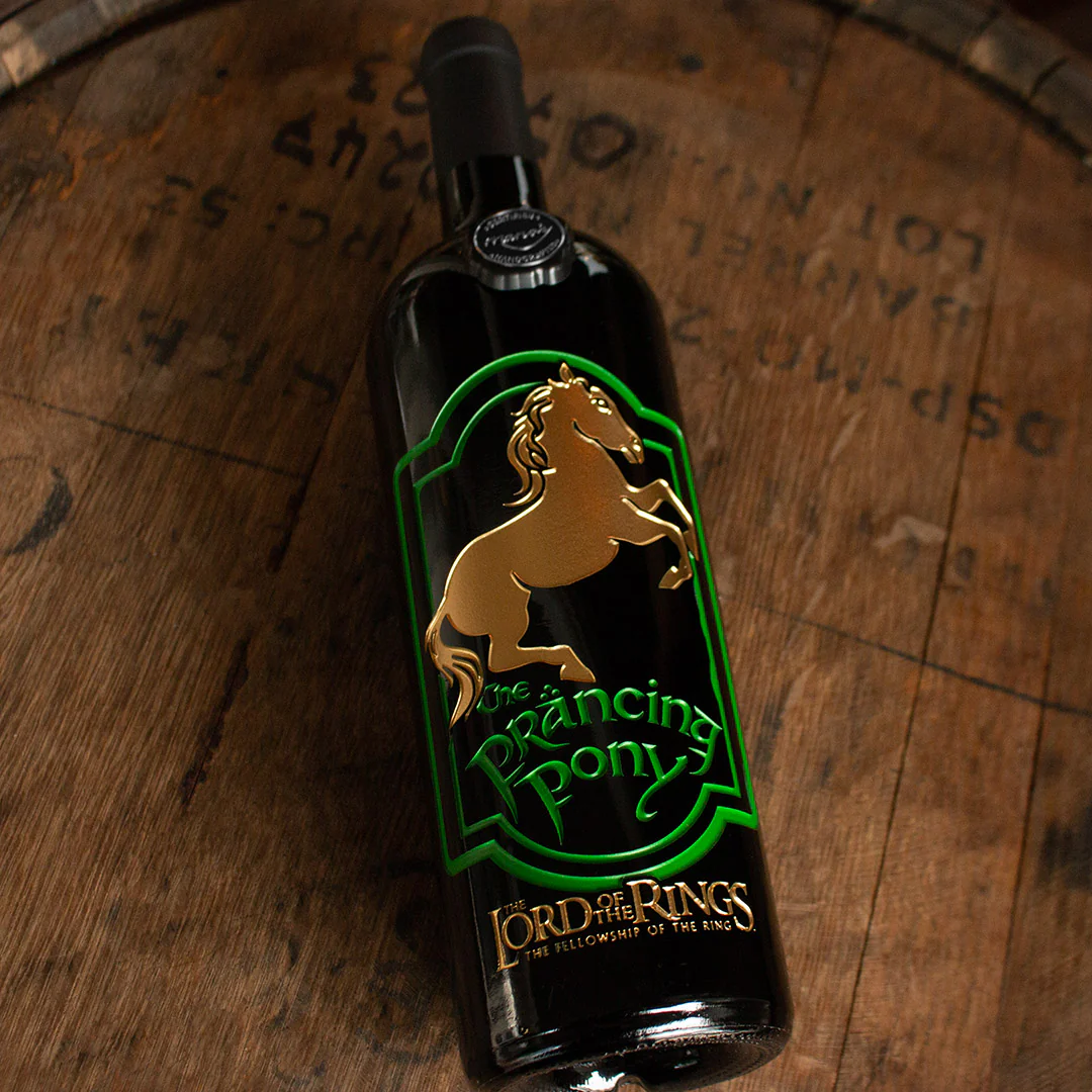 The Lord of the Rings Prancing Pony Etched Wine - Image 2