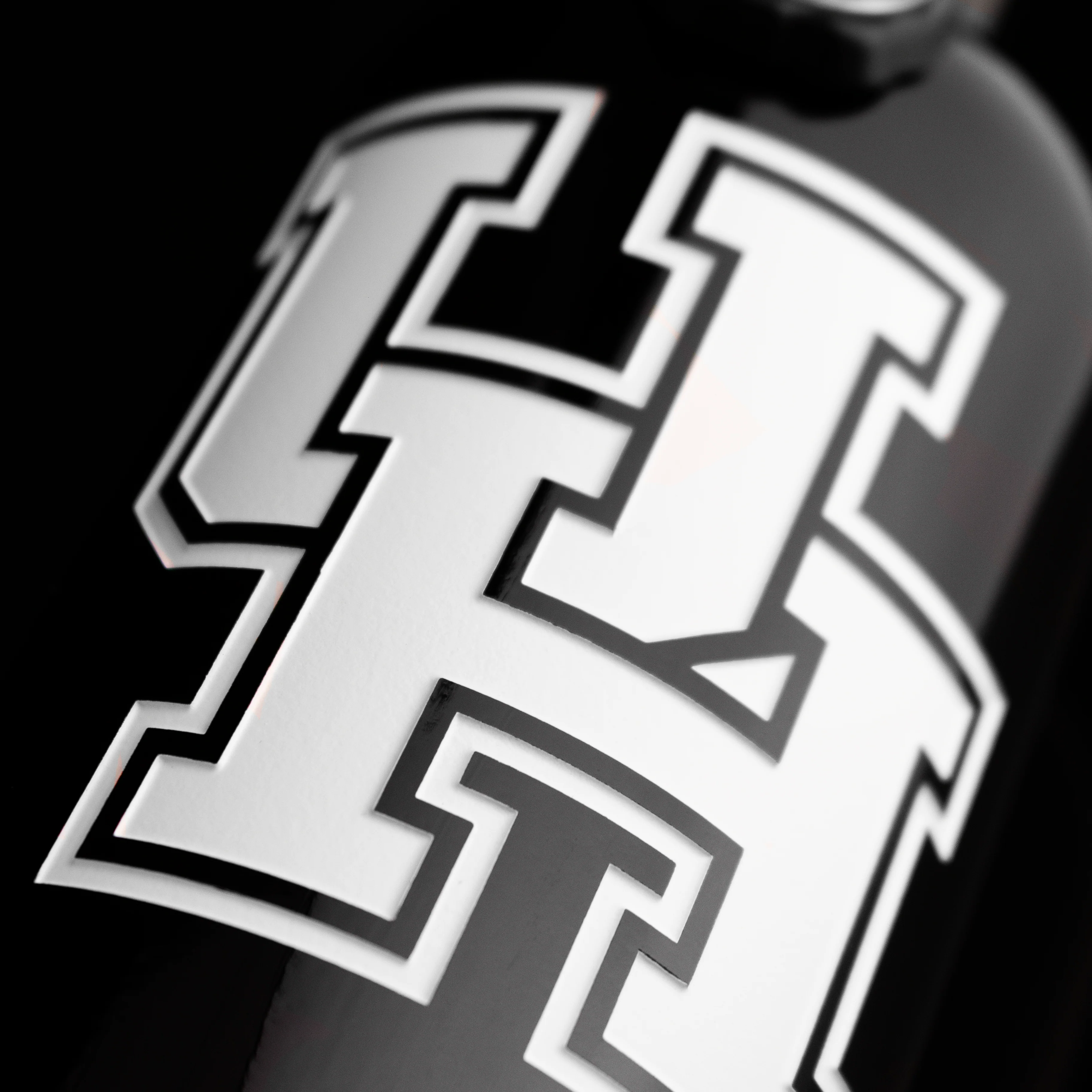 University of Houston Logo Etched Wine - Image 3